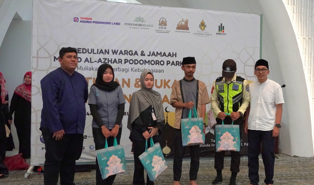 Podomoro Park Bandung Strengthens Social Care Through Aid Distribution & Fast-Breaking Event 2
